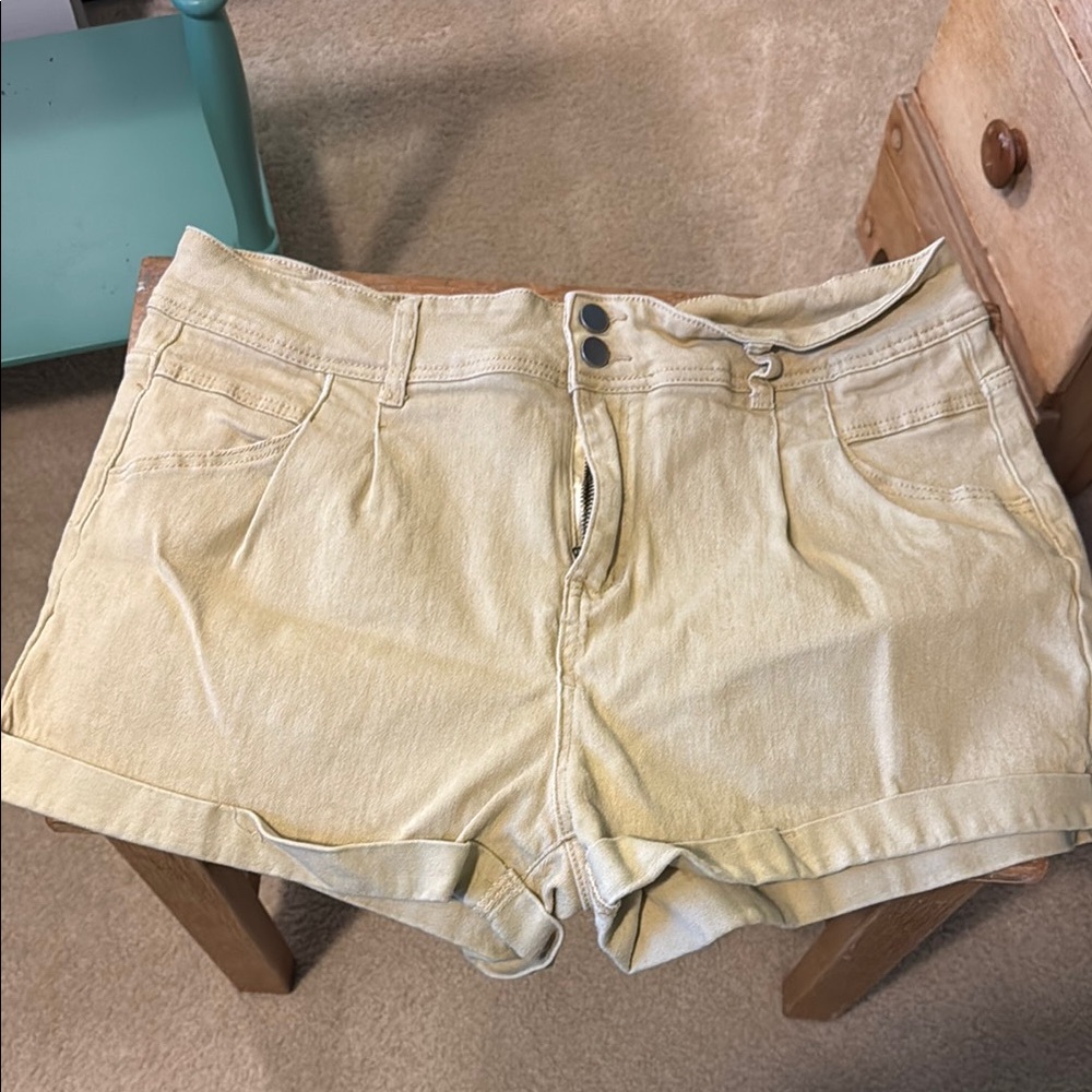 Jean Shorts with Belt Loops and Pleats